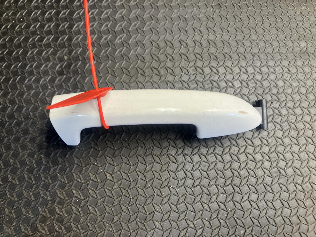 ручка наружная задняя левая Volkswagen Passat CC 1 поколение 2012, 2.0 л., CCZB, бензин, АКПП, купе, 3C0837205 - фото №1