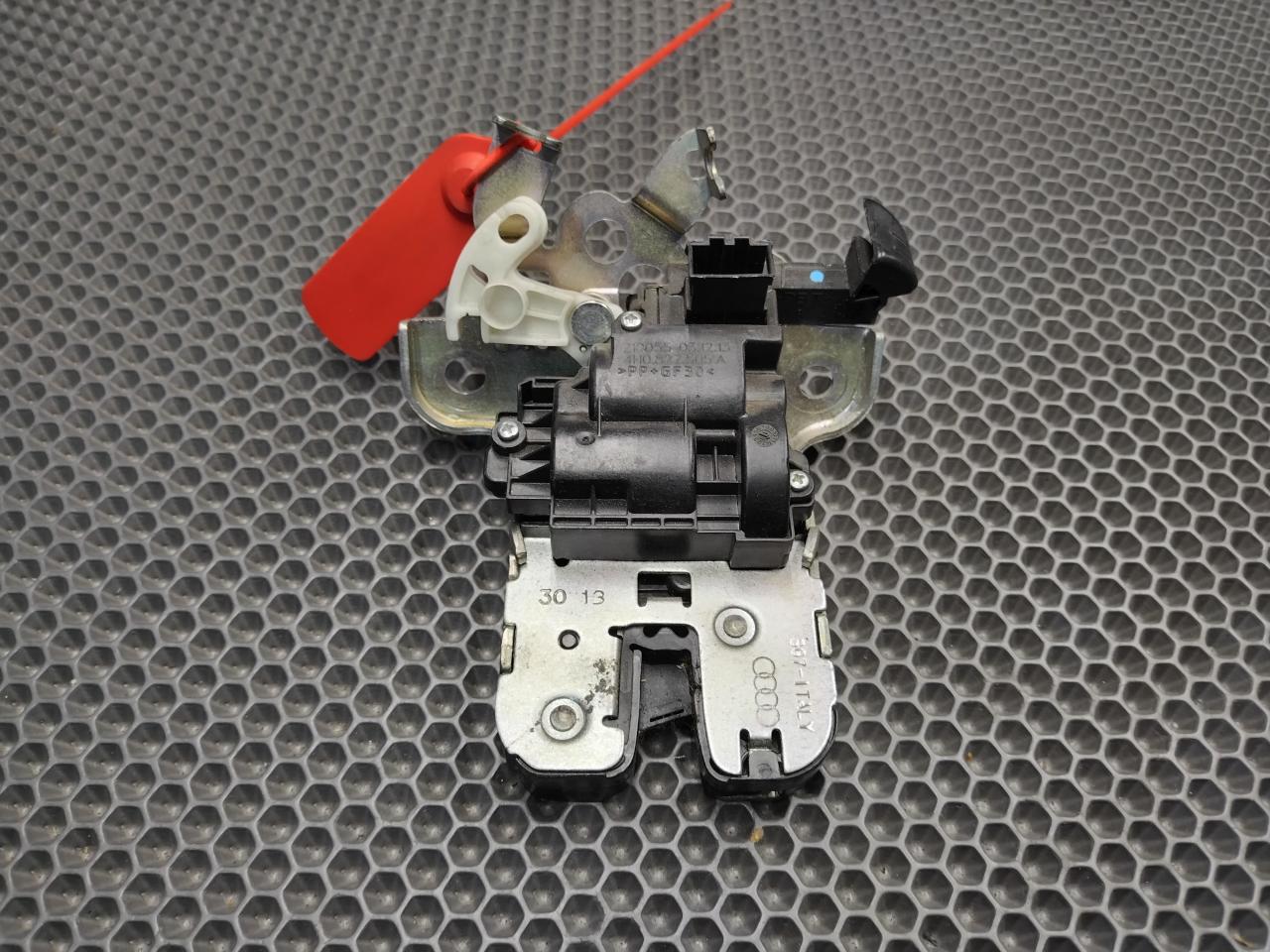 замок багажника Audi A8 D4/4H 2012, 4.2 л., CDRA, бензин, АКПП, седан, 4H0827505, 4H0827505A - фото №1