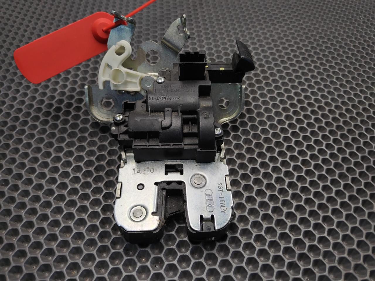 замок багажника Audi A8 D4/4H 2012, 4.2 л., CDRA, бензин, АКПП, седан, 4H0827505, 4H0827505A - фото №1