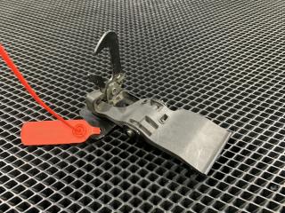 захватный крюк капота Audi A8 D4/4H 2012, 4.2 л., CDRA, бензин, седан, 4H0823485C, 4H0823485D