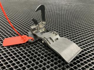 захватный крюк капота Audi A8 D4/4H 2012, 4.2 л., CDRA, бензин, седан, 4H0823485C, 4H0823485D