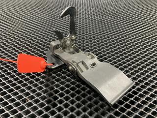 захватный крюк капота Audi A8 D4 [рестайлинг] 2017, 4.2 л., CDRA, бензин, седан, 4H0823485C, 4H0823485D