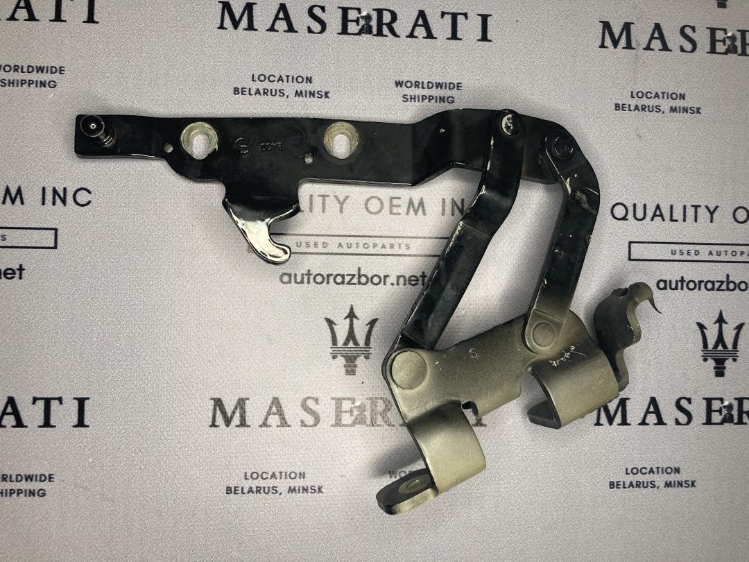 петля капота левая Maserati Quattroporte 5 поколение 2005, 4.2 л., бензин, АКПП, черный, седан, 81082700, 66883800, 66818000 - фото №1