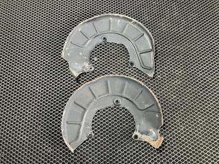 защитный кожух тормозного механизма Volkswagen Passat (USA) 1 поколение 2012, 2.5 л., CBTA, бензин, АКПП, седан, 1K0615312F, 1K0615311F