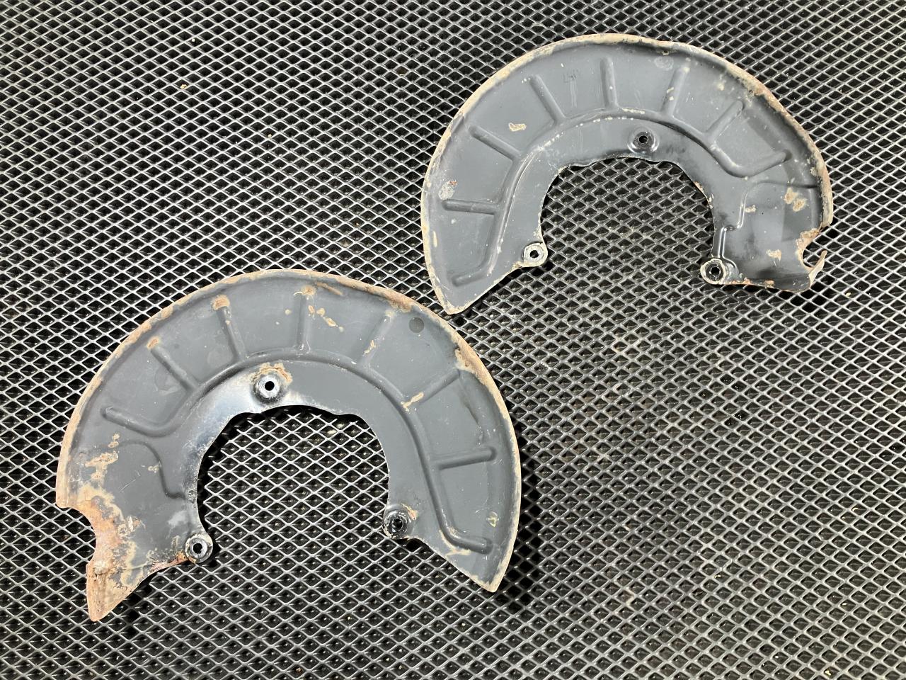 защитный кожух тормозного механизма Volkswagen Passat (USA) 1 поколение 2012, 2.5 л., CBTA, бензин, АКПП, седан, 1K0615312F, 1K0615311F - фото №1