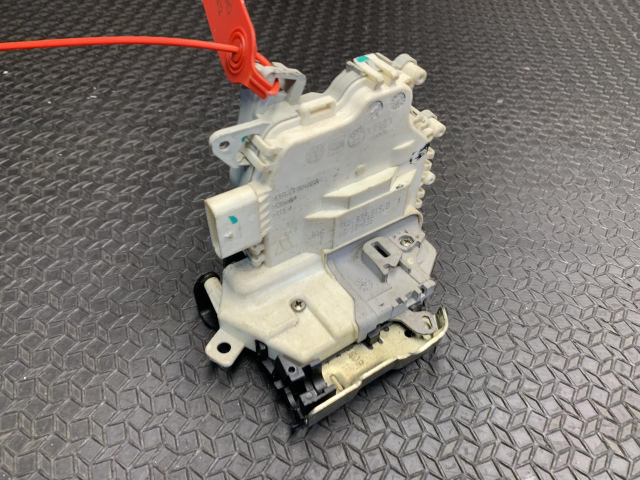 замок двери задней левой Audi A8 D4/4H 2012, 4.2 л., CDRA, бензин, АКПП, седан, 8K0839015D, 8K0839015G - фото №1