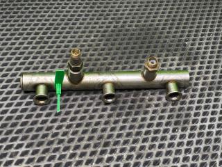 топливная рампа Audi A4 B7 2007, 3.2 л., AUK, бензин, АКПП, седан, 06E130090C, 06E130090G