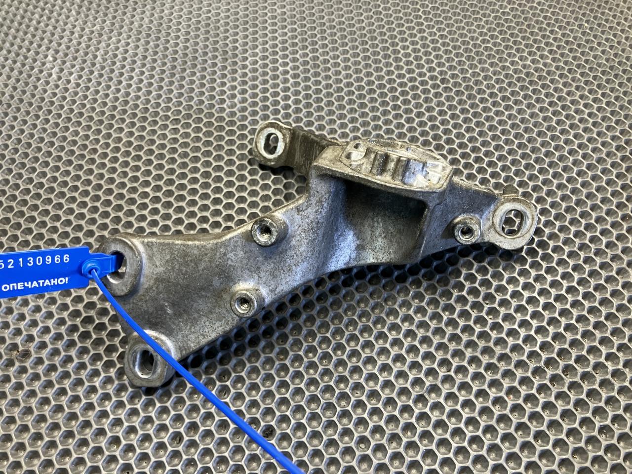 кронштейн КПП Audi A8 D4/4H 2012, 4.2 л., CDRA, бензин, седан, 4H0399114E - фото №1