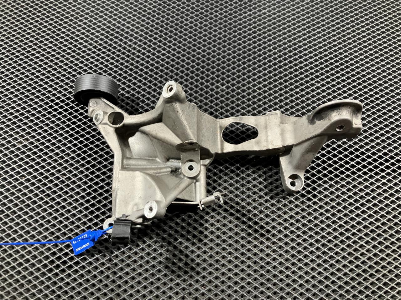 кронштейн генератора Volkswagen Passat CC 1 поколение 2012, 3.6 л., BWS, бензин, АКПП, купе, 03H260089B - фото №1