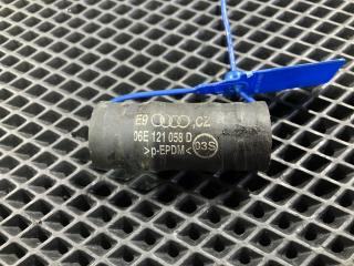 патрубок (трубопровод, шланг) Audi Q7 4L [рестайлинг] 2010, 3.0 л., CTWB, бензин, АКПП, внедорожник 5 дв., 06E121058D