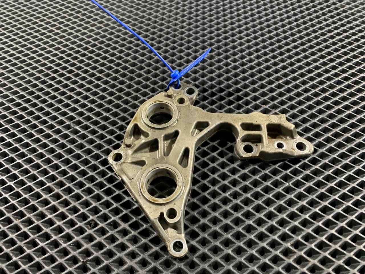 кронштейн (крепление) Audi A8 D4/4H 2011, 4.2 л., CDRA, бензин, седан, 079109360AH, 079109359CT, 079109359CP, 079109359DG - фото №1