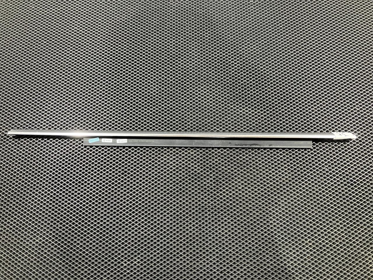 молдинг двери задней правой Audi A8 D4/4H 2012, 4.2 л., CDRA, бензин, седан, 4H0853764C - фото №1