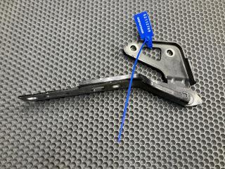 петля капота левая Audi Q7 4L 2008, 4.2 л., BAR, бензин, внедорожник 5 дв., 4L0823301
