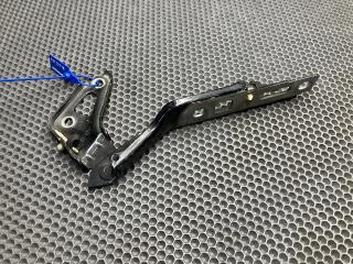 петля капота правая Audi Q7 4L 2008, 4.2 л., BAR, бензин, внедорожник 5 дв., 4L0823302