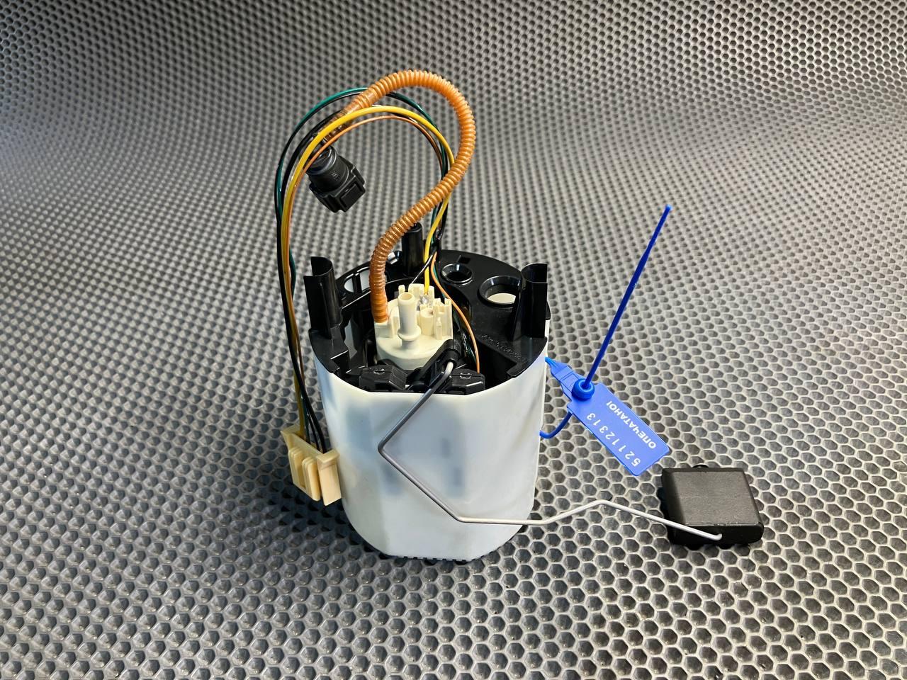 насос топливный Porsche Macan 1 поколение 95B 2014, 2.0 л., MCN.CC, бензин, АКПП, A2C53349563 - фото №1