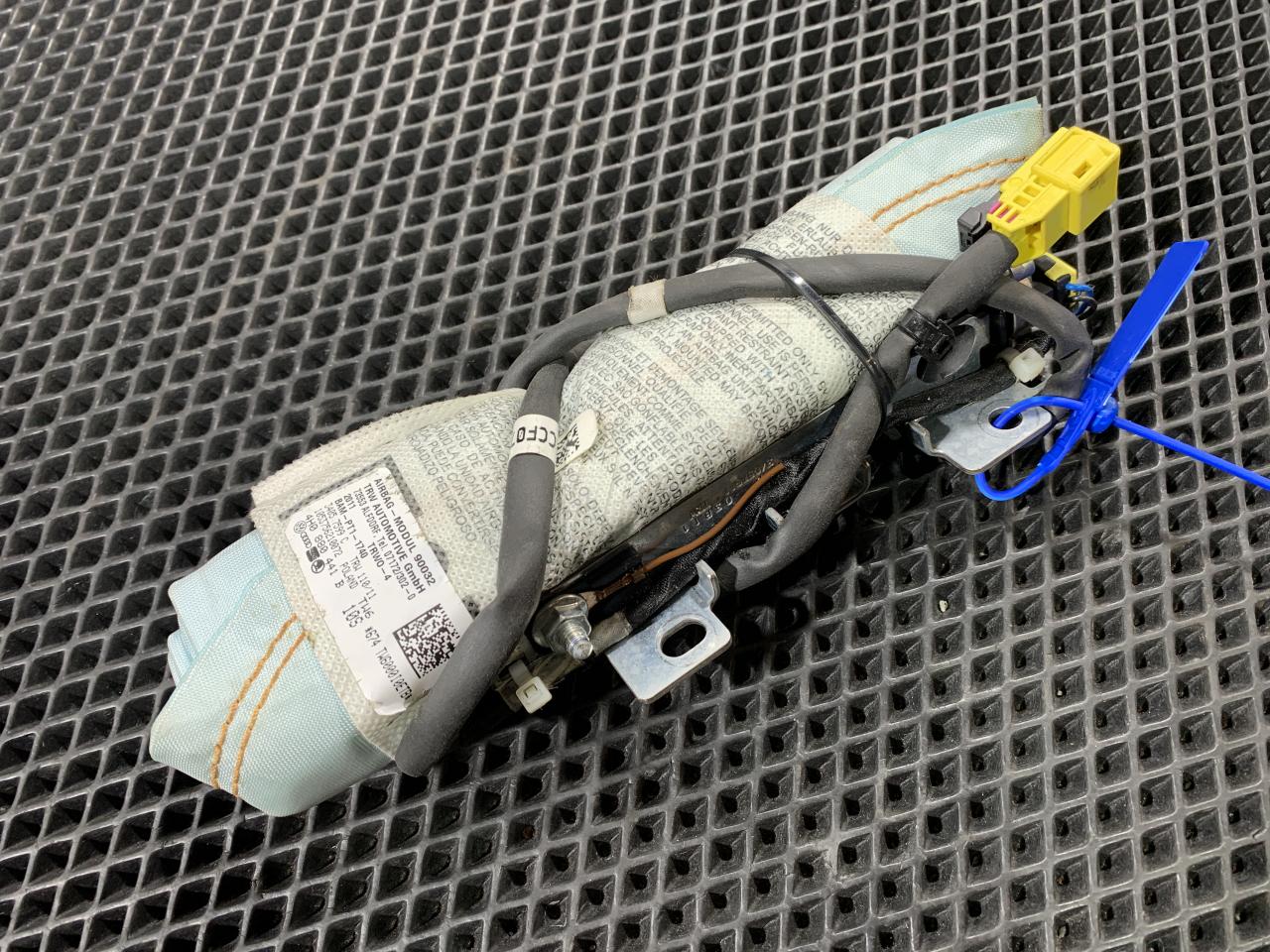 подушка безопасности сиденья Audi A8 D4/4H 2011, 4.2 л., CDRA, бензин, АКПП, седан, 4H0880441B - фото №1