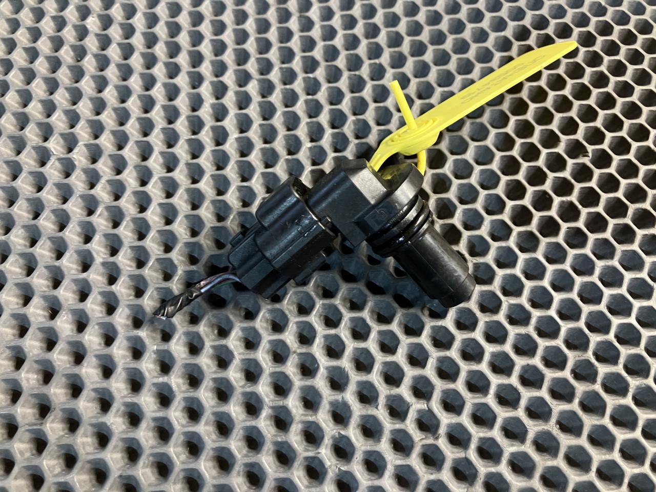 датчик распредвала Land Rover Range Rover Sport 2 поколение 2017, 3.0 л., 306PS, бензин, АКПП, купе, 8W9360255AA, LR014372, LR001397, AJ811224, 6G9N12K073BB, 31272689 - фото №1