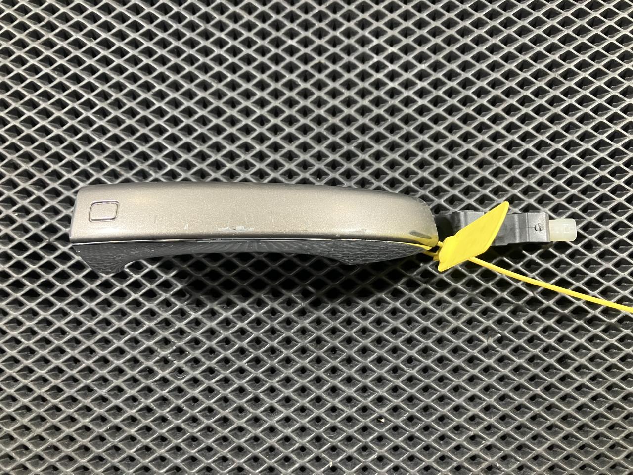 ручка наружная Audi A6 4G/C7 2012, 4.2 л., CDRA, бензин, АКПП, седан, 4H0837205B - фото №1