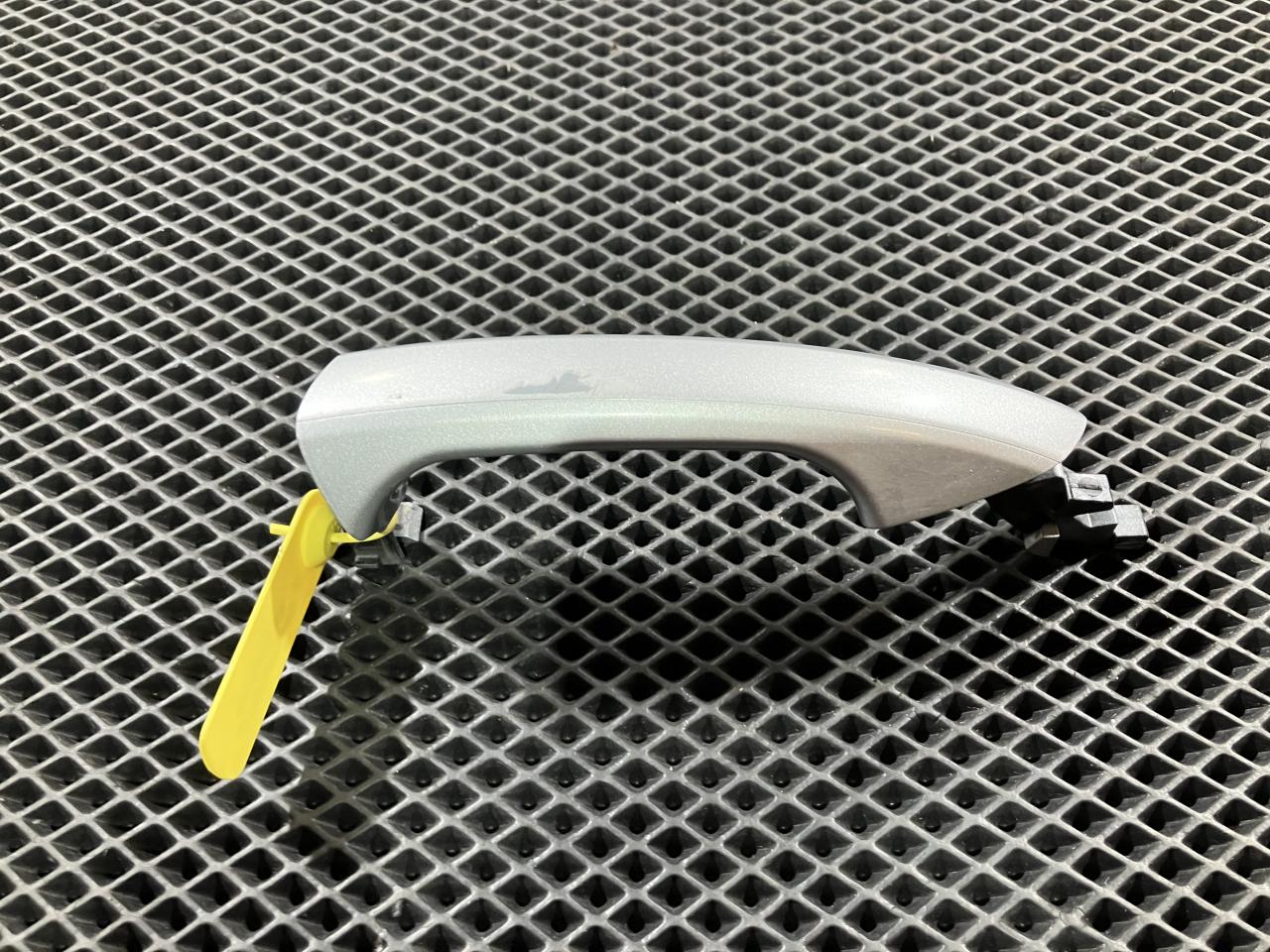 ручка наружная задняя левая Mercedes-Benz M-Класс W166 2015, 4.7 л., M 278.928, бензин, АКПП, внедорожник 5 дв., A2047600170 - фото №1