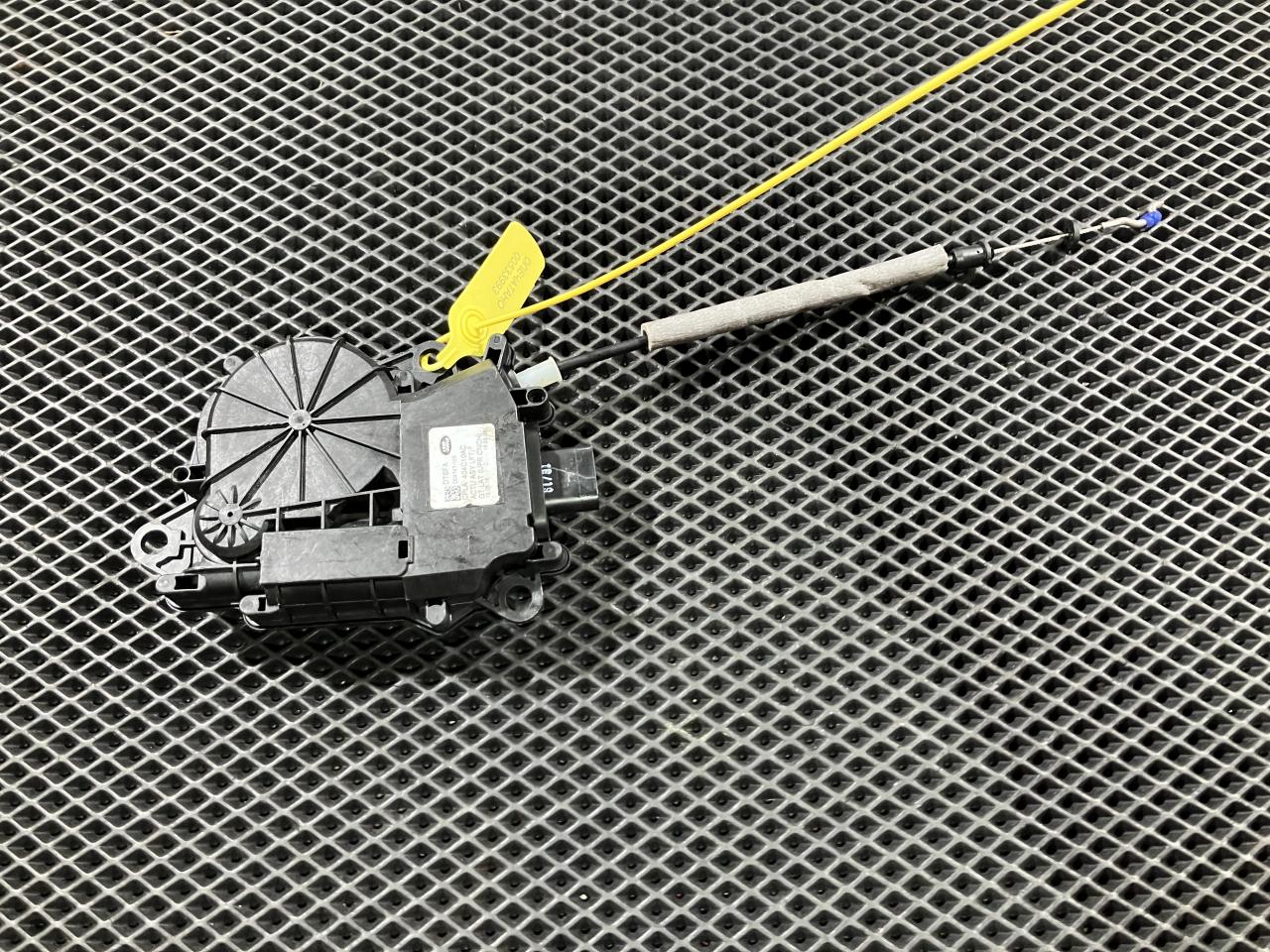 активатор замка багажника Land Rover Range Rover Sport 2 поколение 2016, 3.0 л., бензин, внедорожник 5 дв., CPLA404C10AC - фото №1