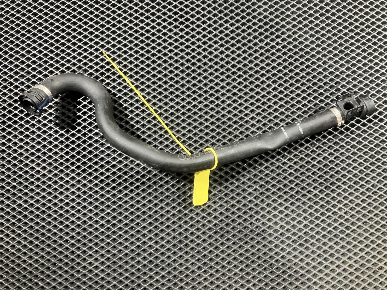 патрубок (трубопровод, шланг) Audi A8 D4/4H 2012, 4.2 л., CDRA, бензин, АКПП, седан, 079133817M - фото №1