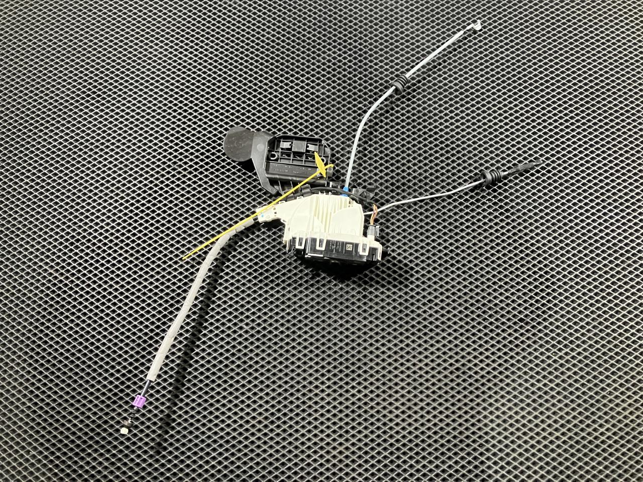 замок двери задней левой Mercedes-Benz M-Класс W166 2013, 3.5 л., M 276.952, бензин, АКПП, внедорожник 5 дв., A2047302935 - фото №1