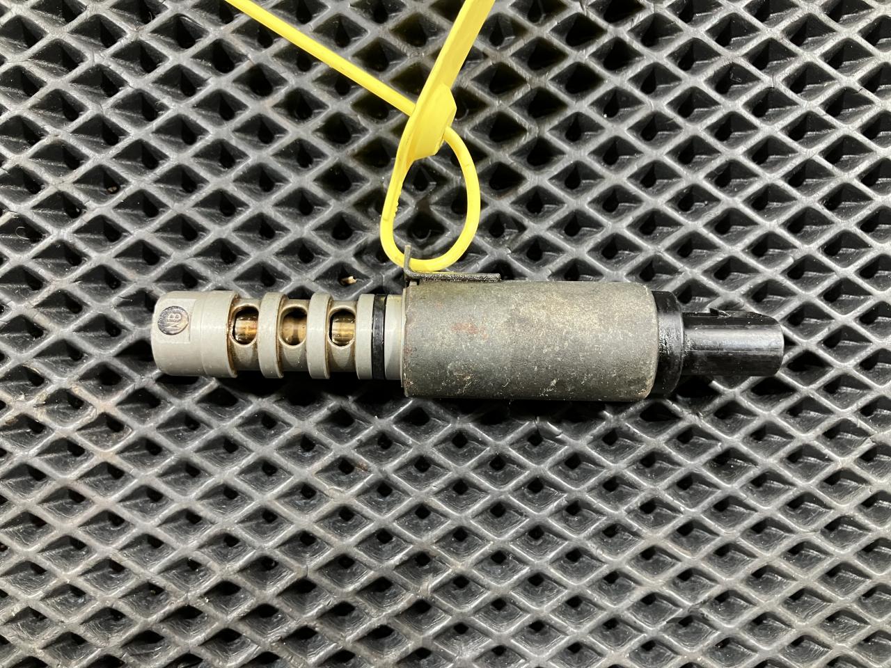 электромагнитный клапан Audi Q7 4L 2008, 4.2 л., BVJ, бензин, АКПП, внедорожник 5 дв., 06E109257J, 06E109257P, 06E109257F - фото №1