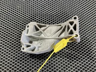 кронштейн генератора Audi Q7 4L [рестайлинг] 2012, 3.0 л., CJWE, бензин, внедорожник 5 дв., 06E903143G