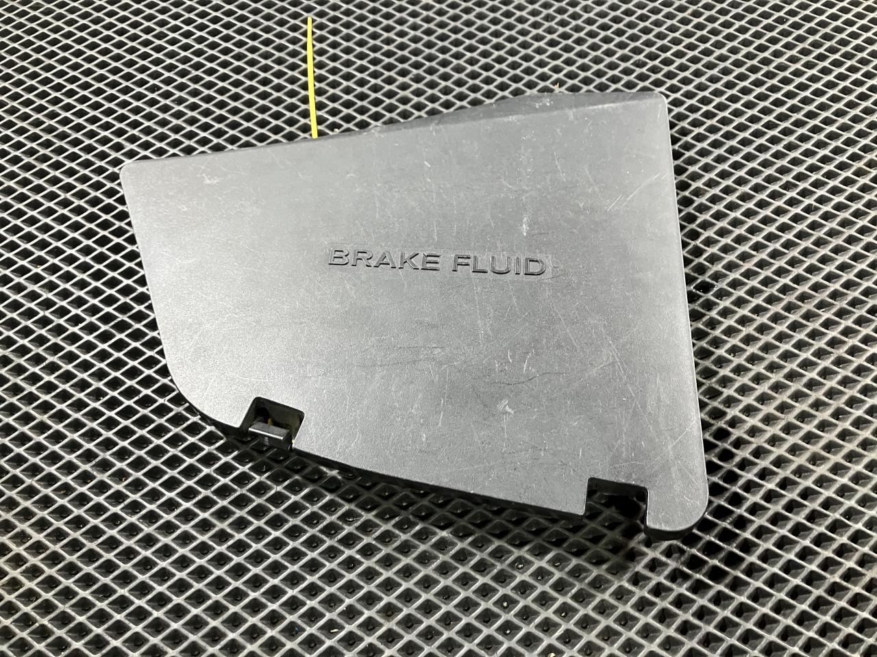 крышка бачка тормозной жидкости Infiniti QX70 1 поколение S51 2015, 3.5 л., VQ35HR, бензин, АКПП, внедорожник 5 дв., 652751CA0A, 652781CD0A - фото №1