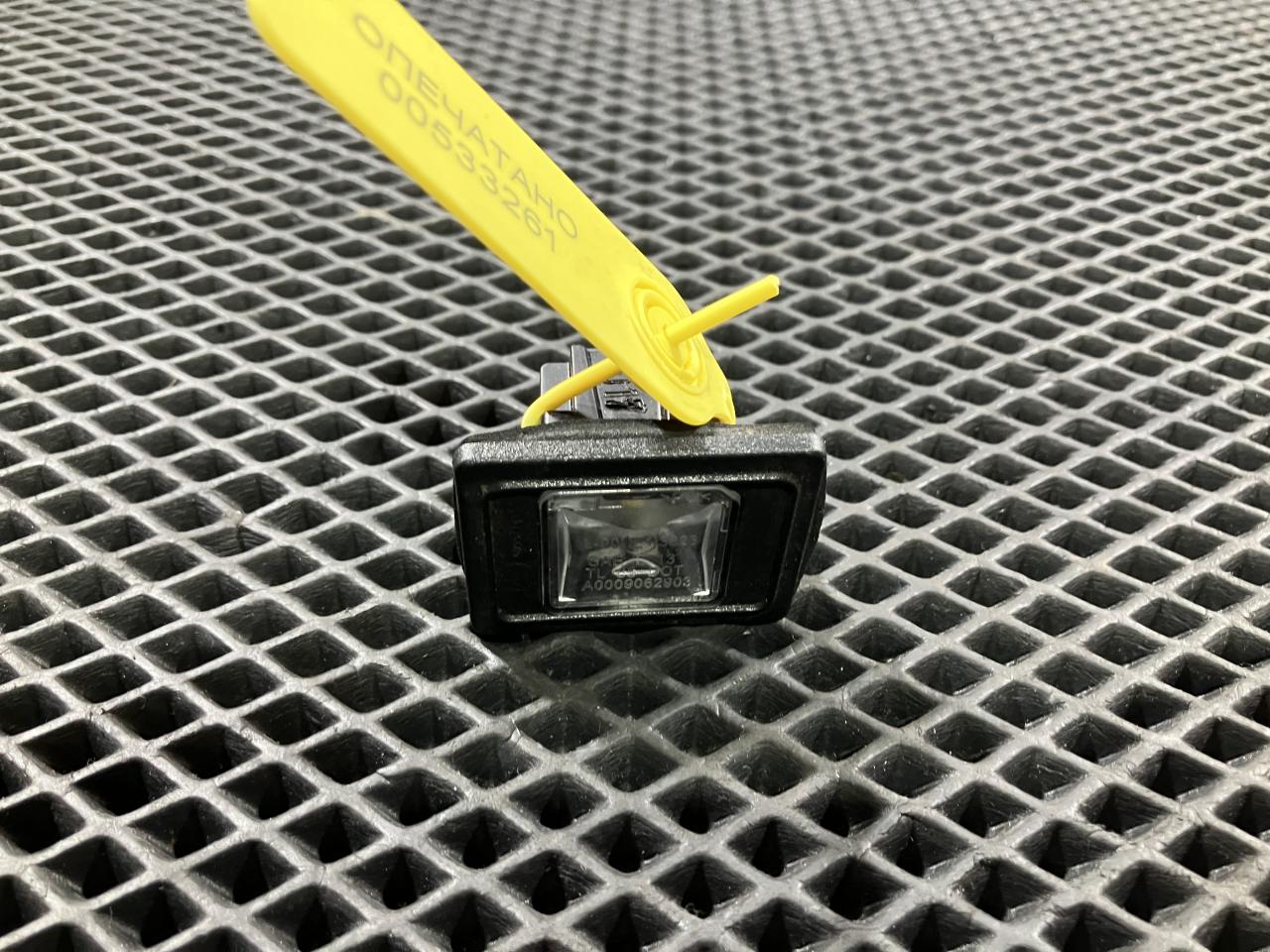 подсветка номера Mercedes-Benz GL-Класс X166 2015, 4.7 л., M 278.928, бензин, АКПП, внедорожник 5 дв., A0009062903, A1729061100 - фото №1