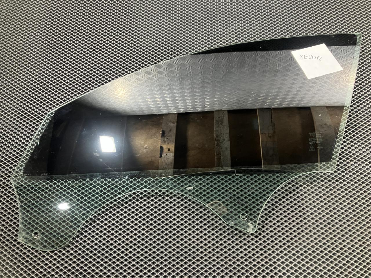 стекло двери передней левой Jaguar XE 1 поколение 2016, 5.0 л., 508PN, бензин, АКПП, седан - фото №1