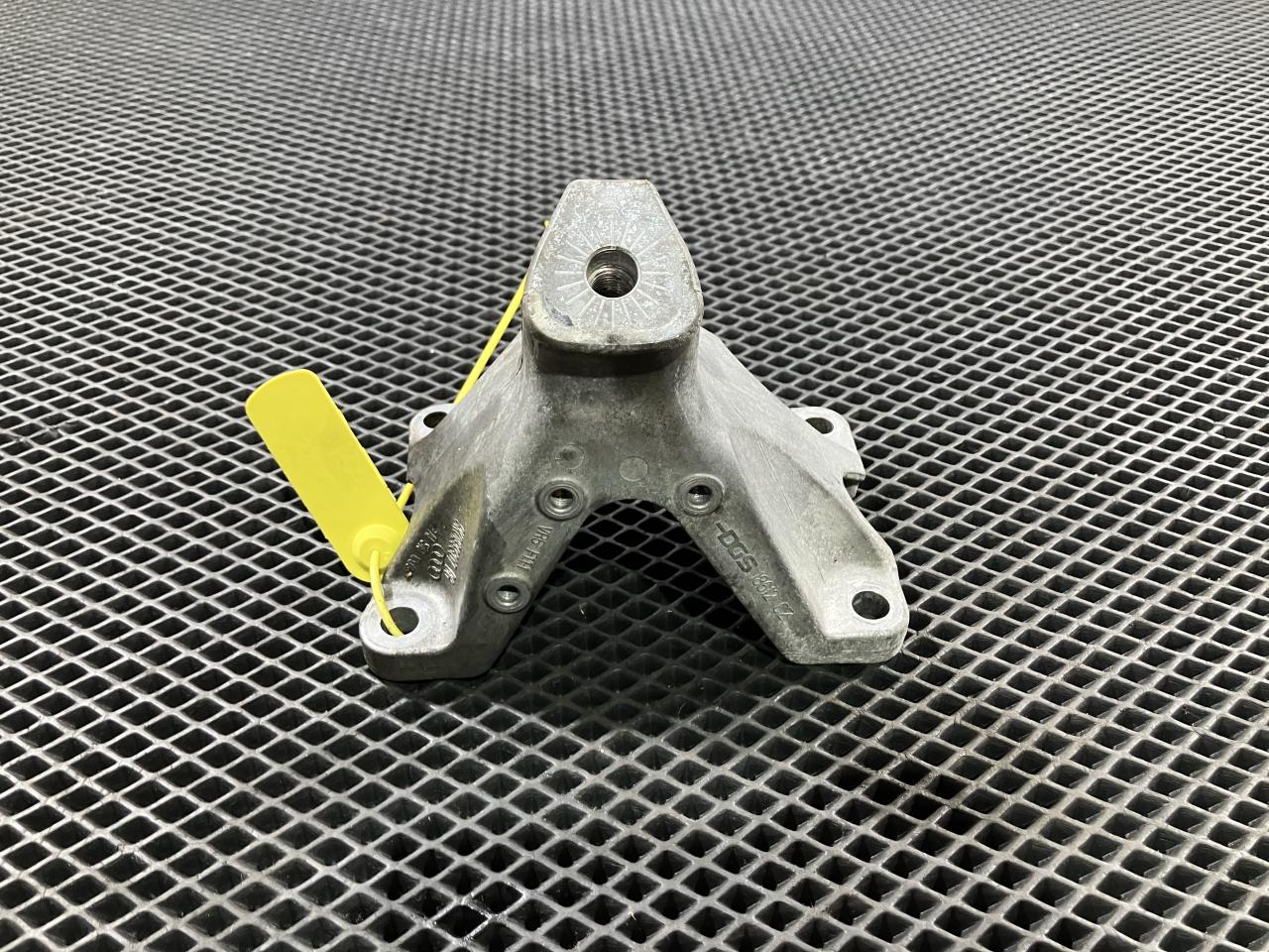 кронштейн двигателя Audi Q5 8R 2010, 3.2 л., CALB, бензин, АКПП, внедорожник 5 дв., 8K0199307BG - фото №1