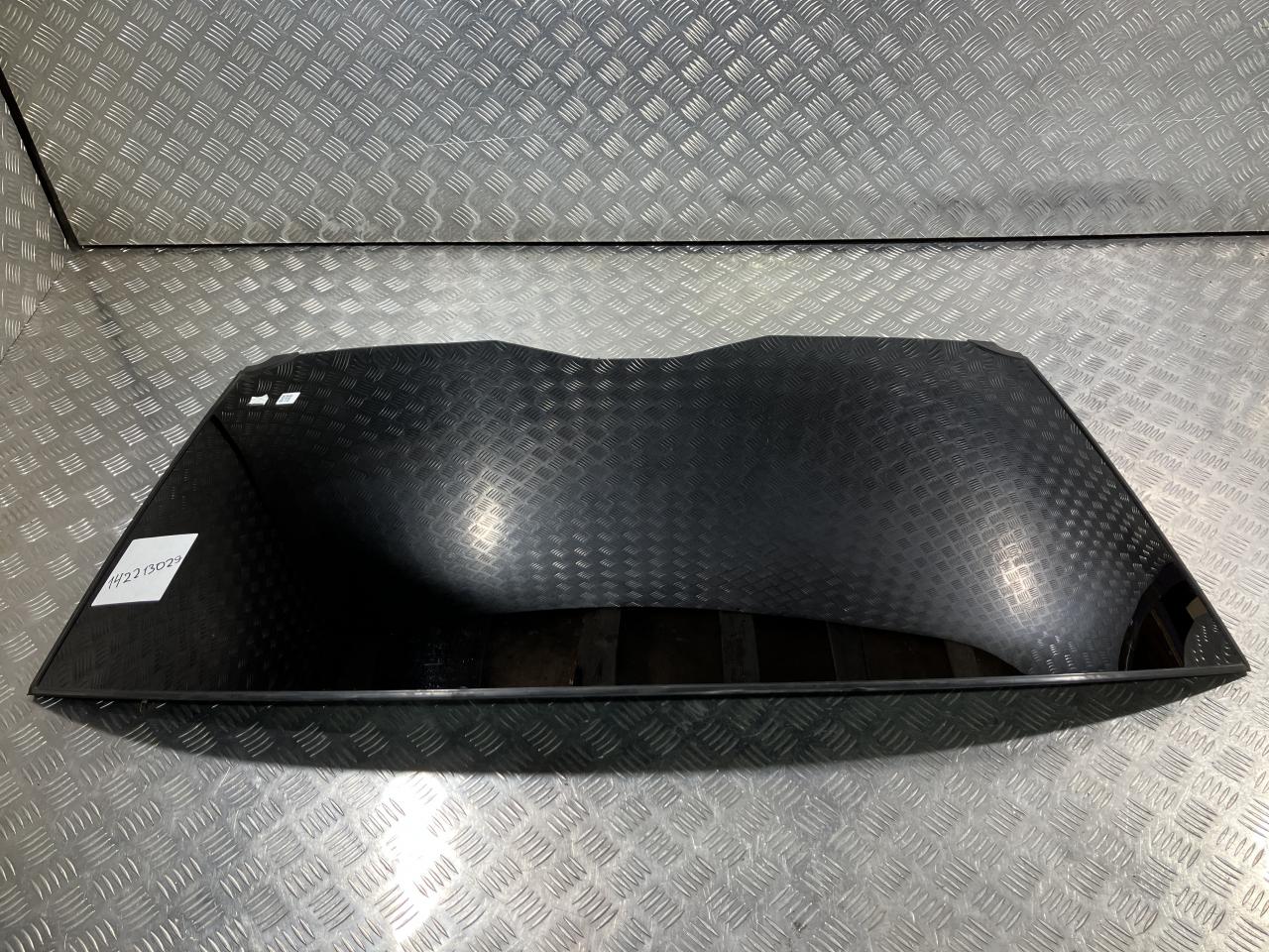 стекло заднее Land Rover Range Rover 4 поколение 2017, 5.0 л., 508PS, бензин, МКПП, внедорожник 5 дв., DOT747 - фото №1