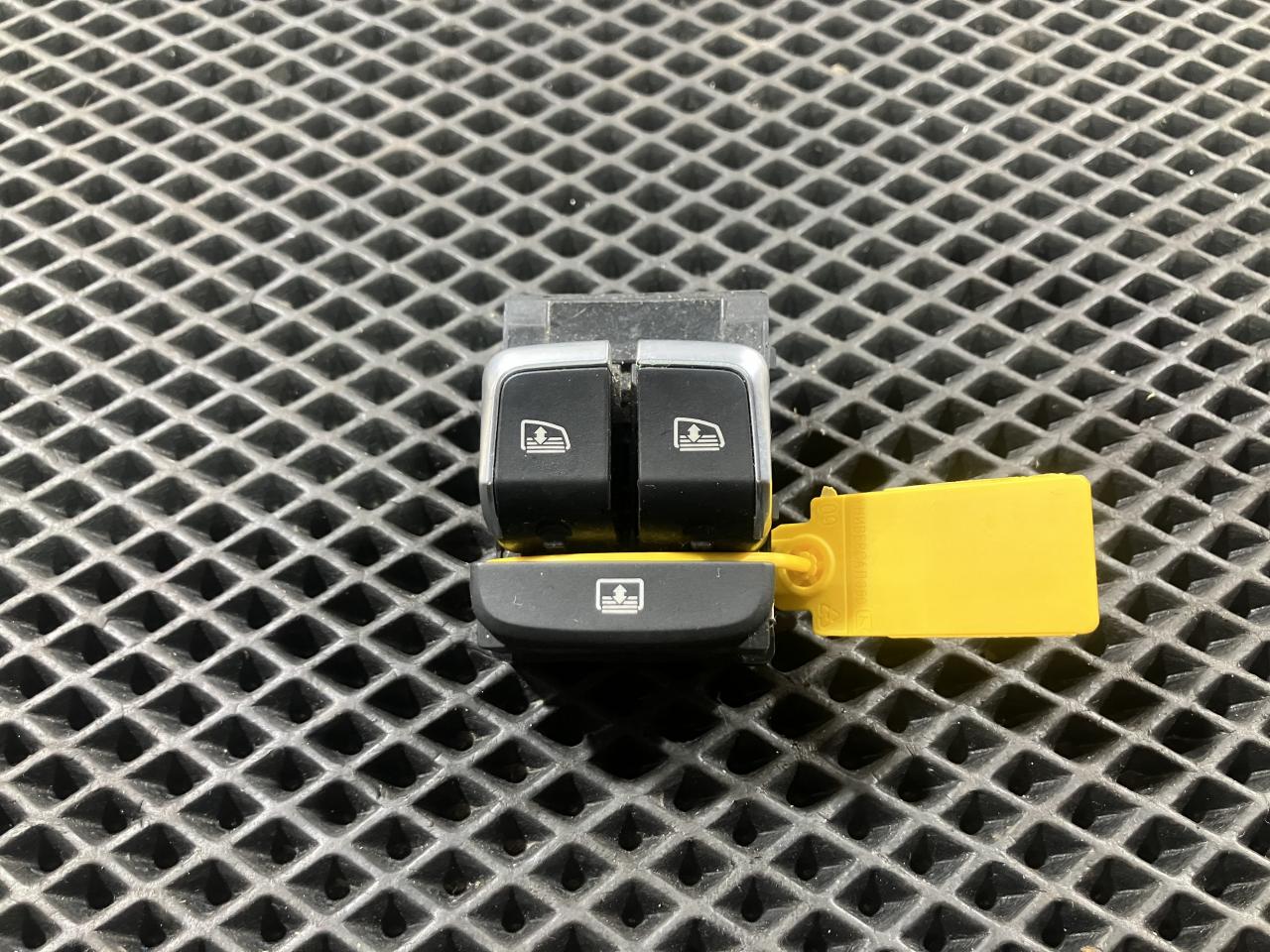 блок управления стеклоподъемниками задней Audi A8 D4/4H 2012, 4.2 л., CDRA, бензин, АКПП, седан, 4H0959851F - фото №1