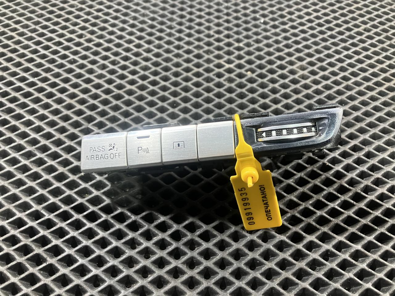 Кнопка парктроника Audi A8 D4/4H 2011, 4.2 л., CDRA, бензин, АКПП, седан, 4H0820911B, 4H1959674BJ - фото №1