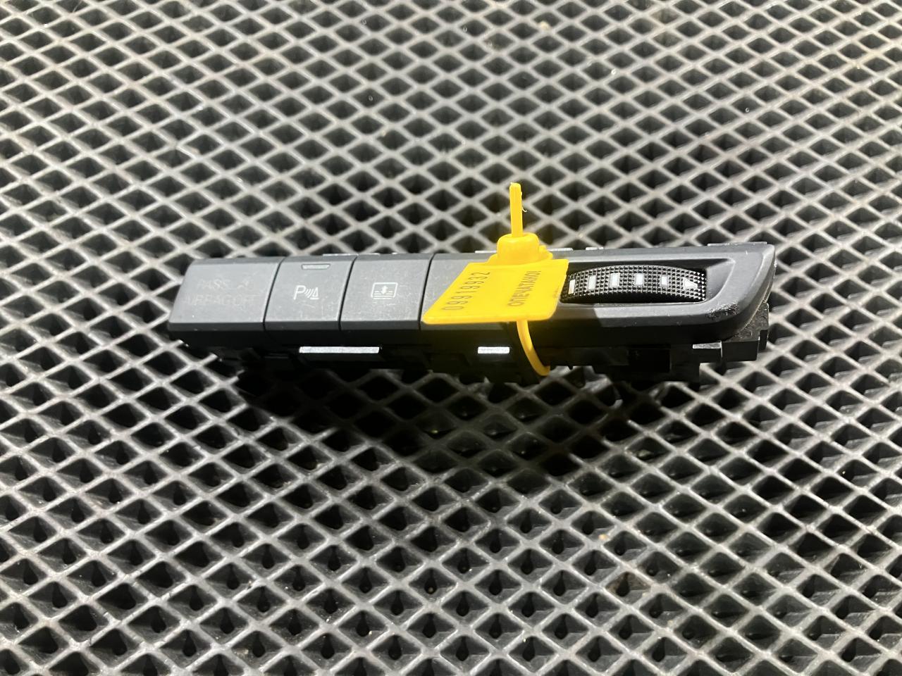 Кнопка парктроника Audi A8 D4/4H 2011, 4.2 л., CDRA, бензин, АКПП, седан, 4H0820911A, 4H1959674 - фото №1