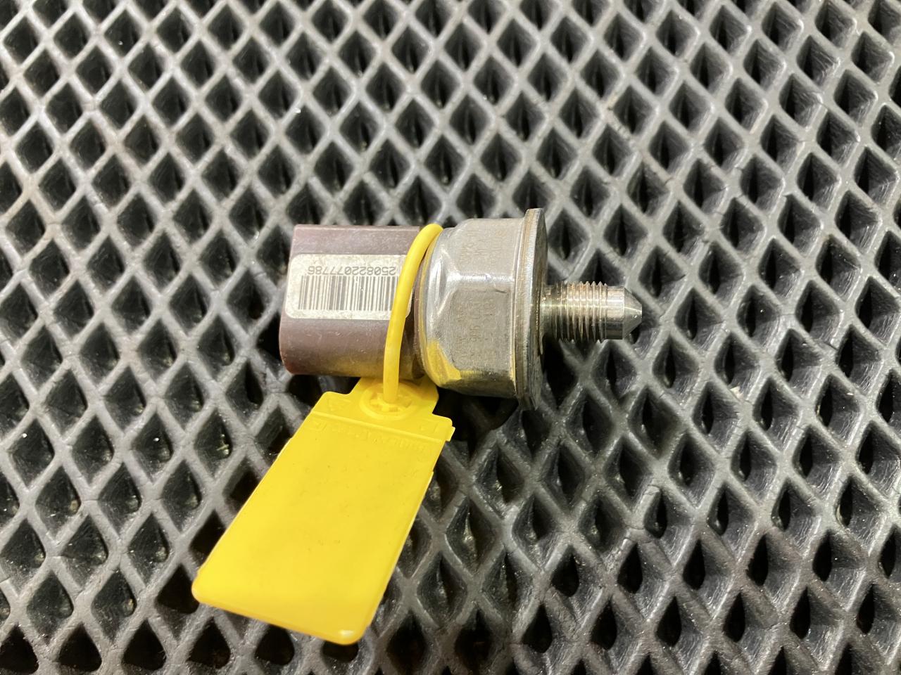 датчик давления топлива Audi A6 4G/C7 2011, 3.0 л., CGWC, бензин, АКПП, седан, 03C906051C - фото №1