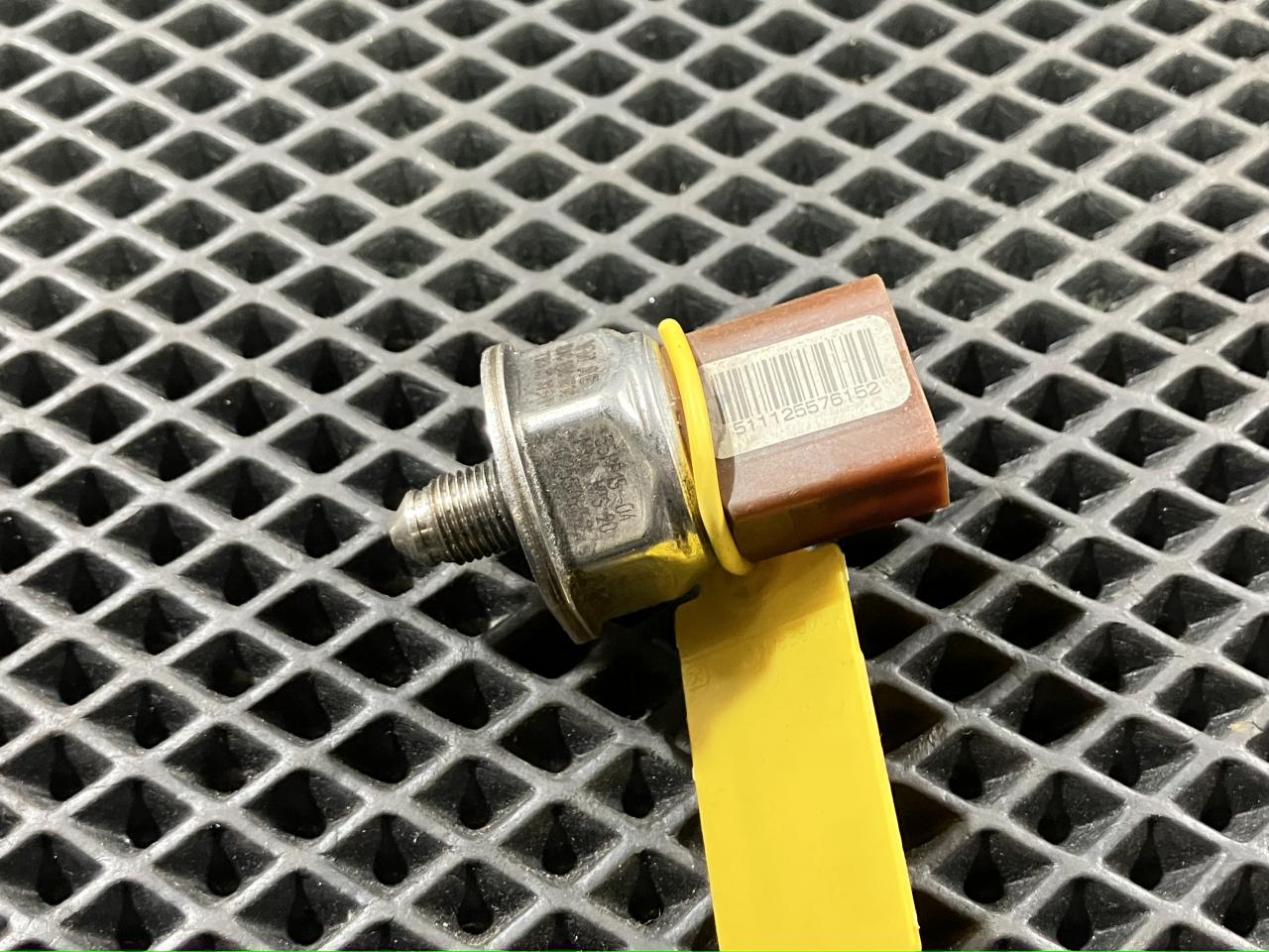 датчик давления топлива Audi A6 4G/C7 2011, 3.0 л., CGWC, бензин, АКПП, седан, 03C906051C - фото №1