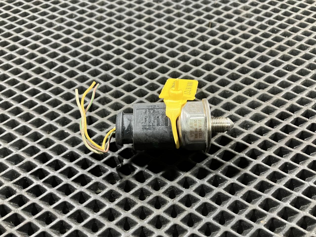 датчик давления топлива Audi A6 4G/C7 2012, 3.0 л., CGWC, бензин, АКПП, седан, 03C906051C - фото №1