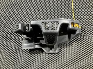 Крепление бампера заднего Land Rover Range Rover Sport 1 поколение [рестайлинг] 2010, 5.0 л., 508PN, бензин, АКПП, внедорожник 5 дв., AH3217A881AA