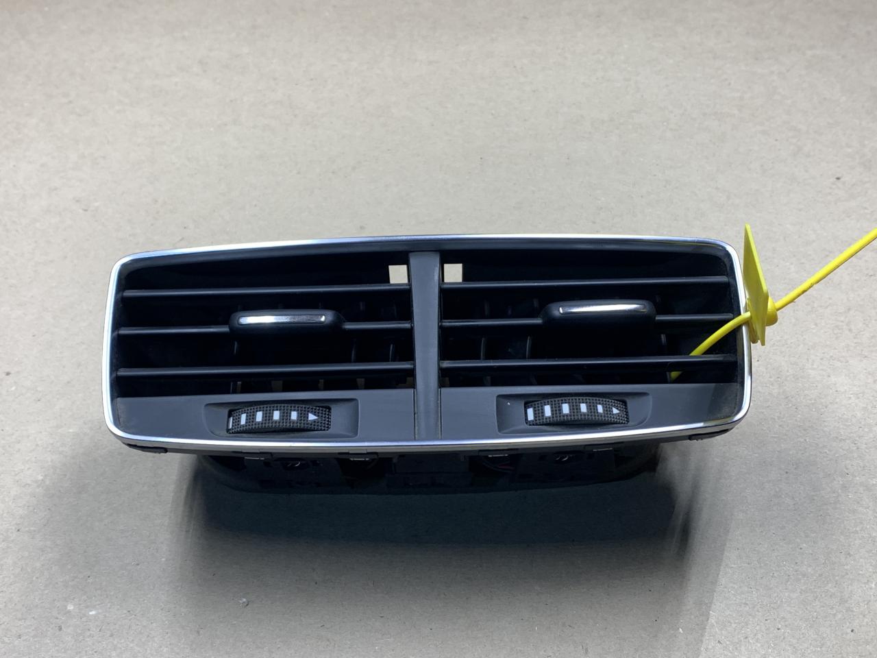 дефлектор обдува салона Audi A8 D4/4H 2010, 4.2 л., CDRA, бензин, седан, 4H0819203A - фото №1