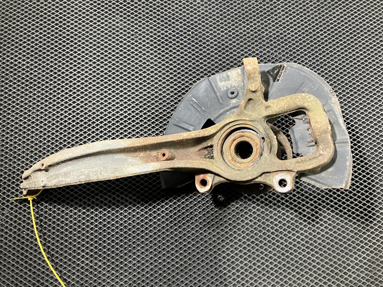 кулак поворотный правый Audi Q7 4L 2008, 4.2 л., BAR, бензин, АКПП, внедорожник 5 дв., 7L0407258A - фото №1