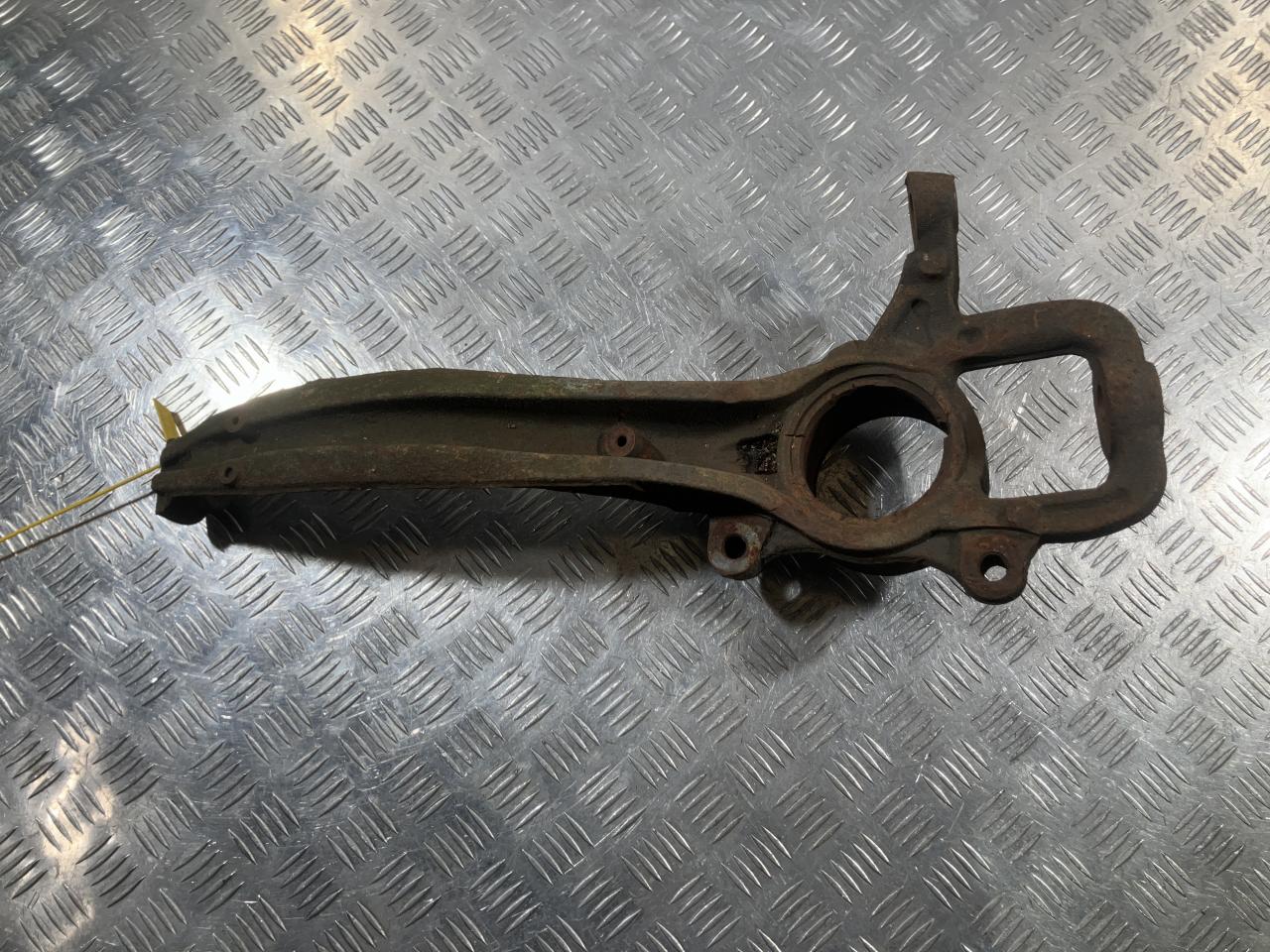 кулак поворотный правый Audi Q7 4L 2008, 4.2 л., BAR, бензин, АКПП, внедорожник 5 дв., 7L0407258A - фото №1