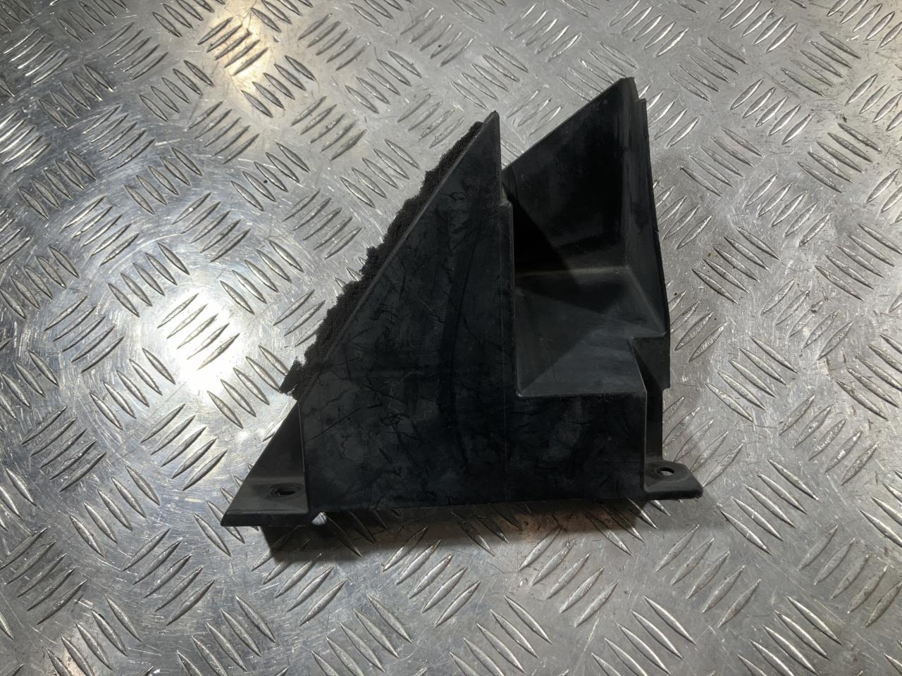 воздуховод (дефлектор) радиатора Infiniti FX35 2 поколение 2010, 3.5 л., VQ35HR, бензин, АКПП, внедорожник 5 дв. - фото №1