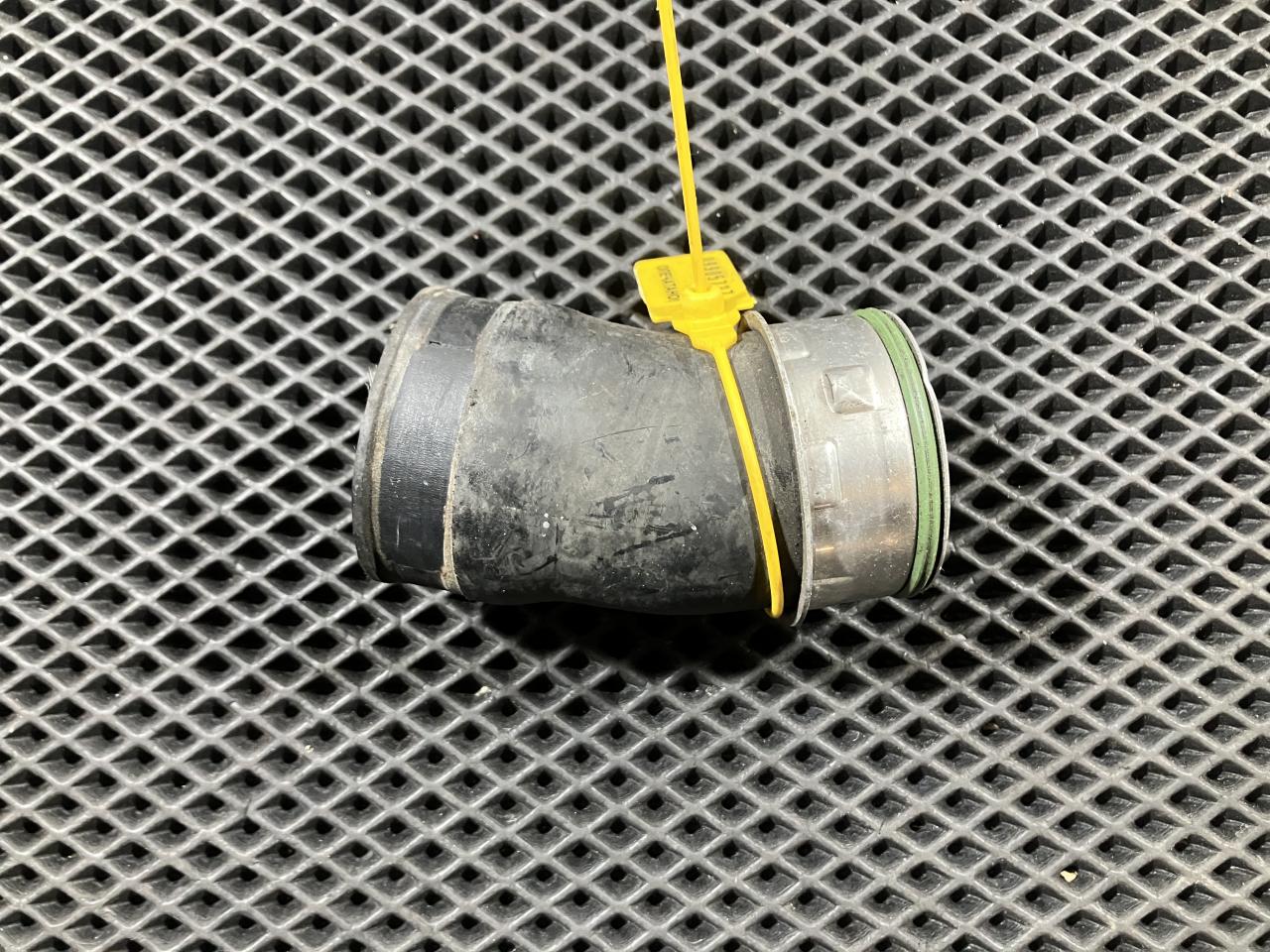 патрубок интеркулера Volkswagen Passat CC 1 поколение 2012, 2.0 л., CCZB, бензин, купе, 1K0145828F - фото №1