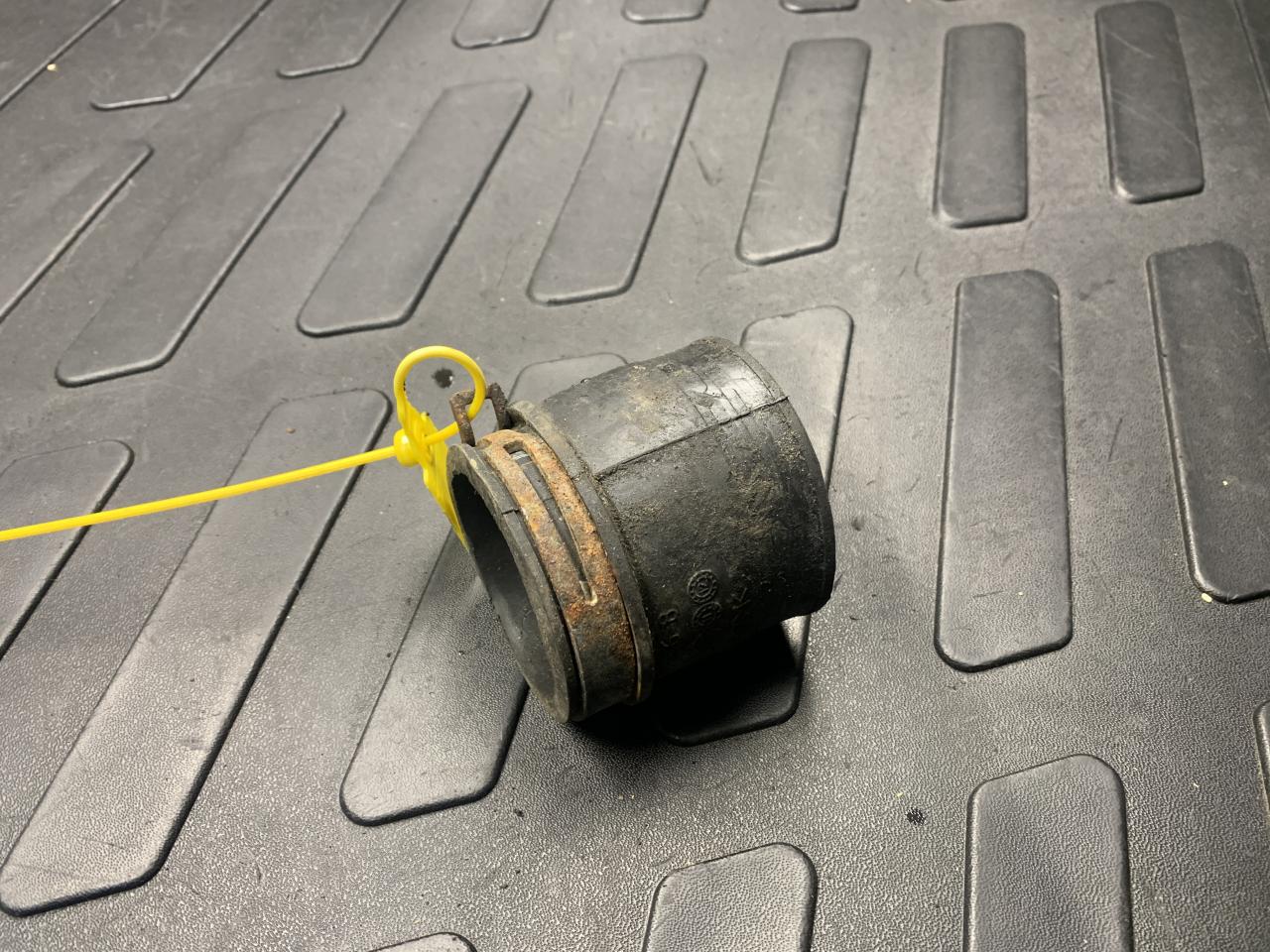 патрубок (трубопровод, шланг) Volkswagen Passat CC 1 поколение 2012, 2.0 л., CCZB, бензин, купе, 1K0129627C - фото №1