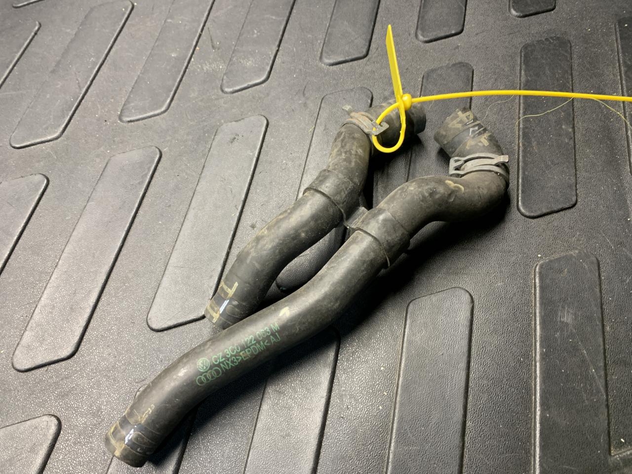 патрубок (трубопровод, шланг) Volkswagen Passat CC 1 поколение 2012, 2.0 л., CCZB, бензин, купе, 3C0122063M - фото №1