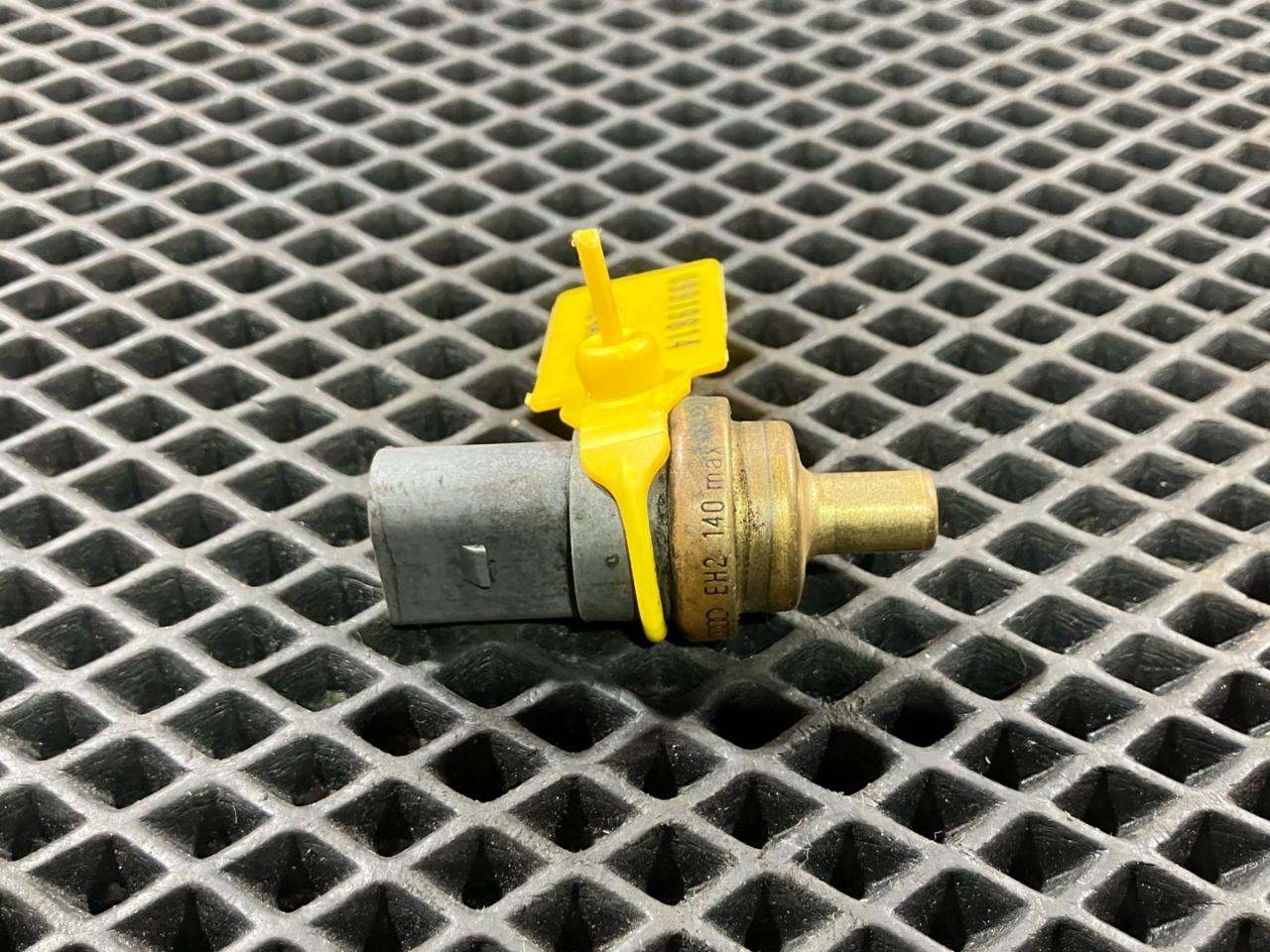 датчик температуры двигателя Volkswagen Passat (USA) 1 поколение 2012, 2.5 л., CBTA, бензин, АКПП, седан, 06A919501A, 06A919501 - фото №1