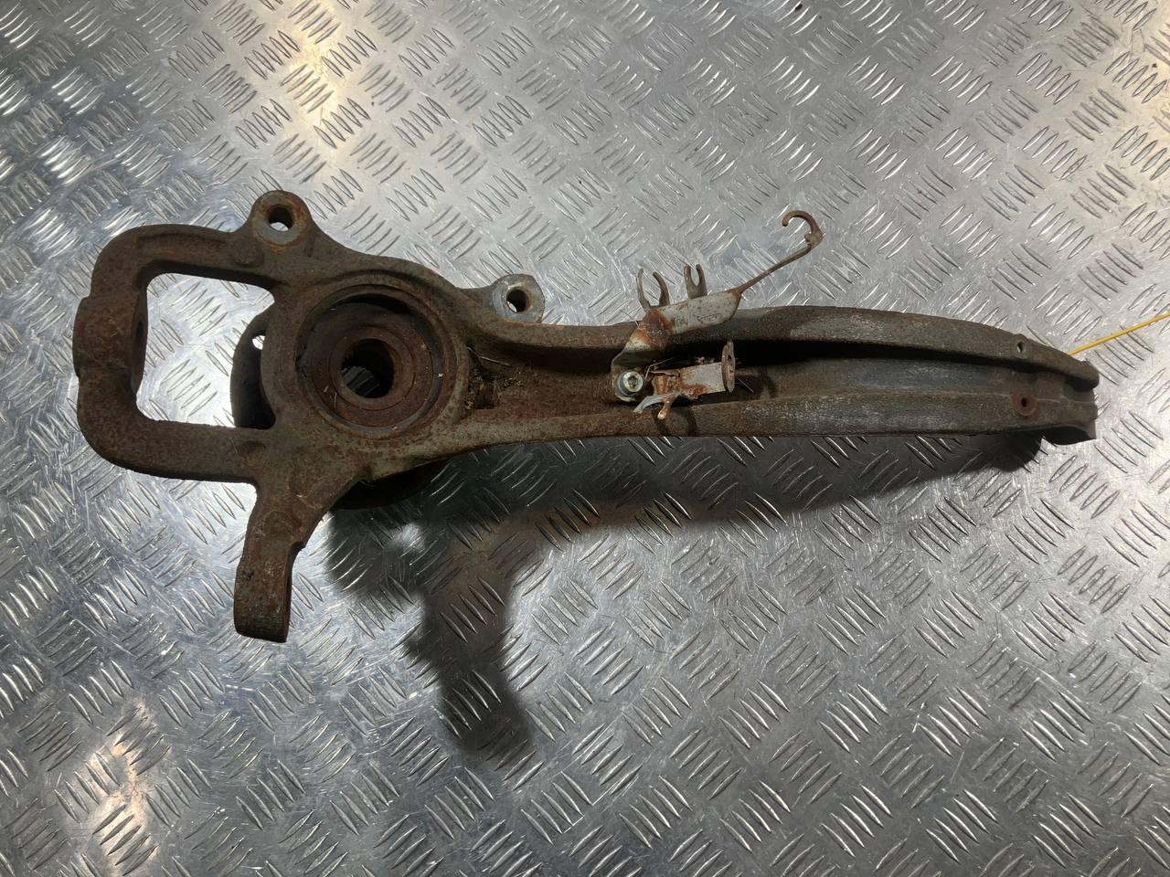 кулак поворотный правый Audi Q7 4L 2008, 4.2 л., BAR, бензин, АКПП, внедорожник 5 дв., 7L0407258A - фото №1