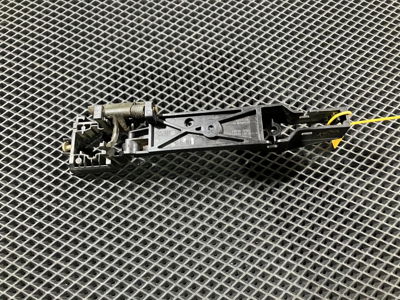 скелет ручки двери задней левой Infiniti FX35 1 поколение 2006, 3.5 л., VQ35DE, бензин, АКПП, внедорожник 5 дв., 80611CG005 - фото №1